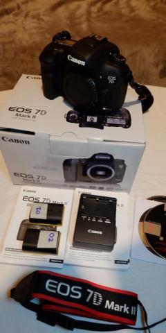 Canon EOS EOS 7D Mark II caméra