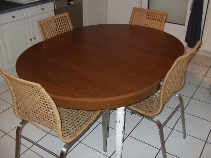Table de cuisine + 4 chaises a vendre