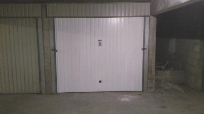 Garage Box fermé dans résidence sécurisée 90 € CC 