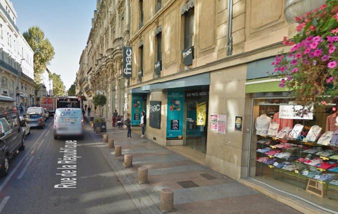 Local commerce centre ville Avignon intra-muros collé à Fnac