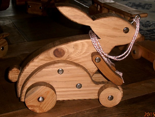 Création et fabrication artisanale de jouets bois.