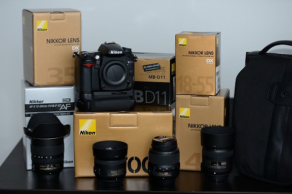 Nikon D700 - 18-55mm avec poignée de batterie + deux sacs