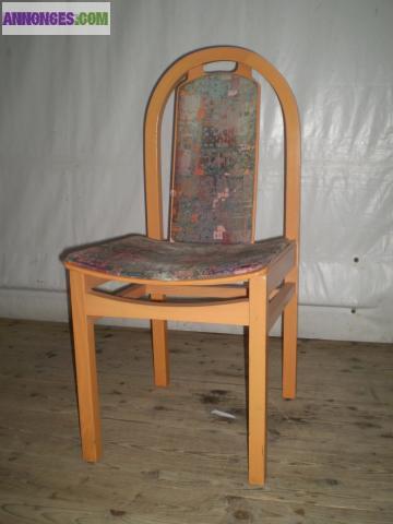 120 chaises à 400 €