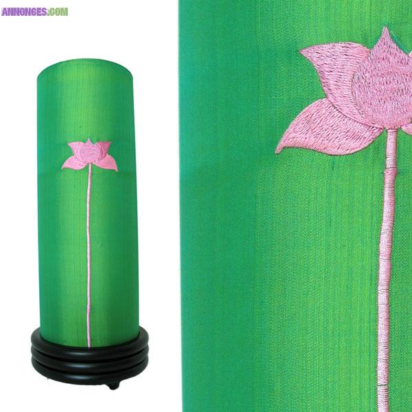 Lampe en soie brodé lotus 44 cm de haut