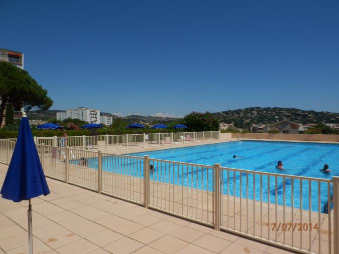 Ste Maxime golfe de St Tropez joli trois pièces avec piscine