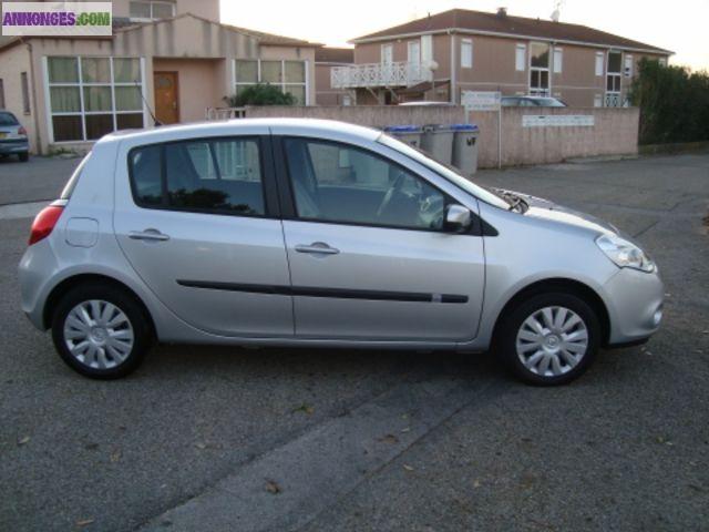Renault Clio 65 ch cause double emploi