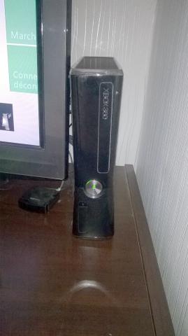 Xbox 360 Slim 250G + Kinect + 3 manettes + 35 jeux