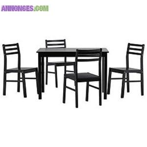 Table noire avec 4 chaises