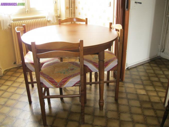 Table ronde avec rallonge plus 4 chaises