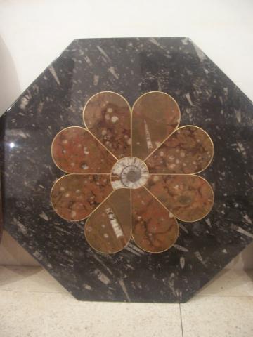 Table en marbre fossilisé