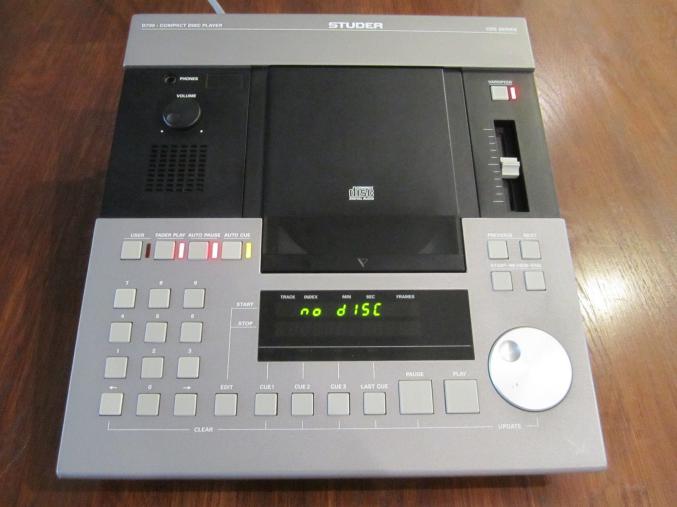 KING OF CD PLAYER STUDER REVOX D730. GREAT CONDITION