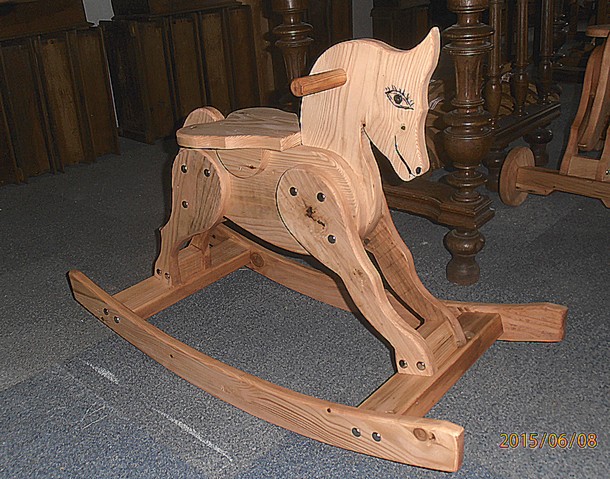Création et fabrication artisanale de jouets bois.