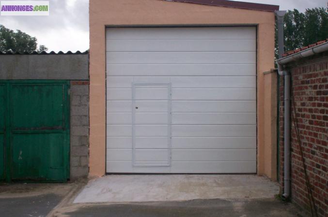 Porte de garage sectionnelle avec portillon