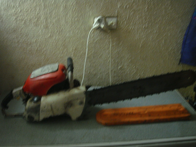 Grosse tronçonneuse