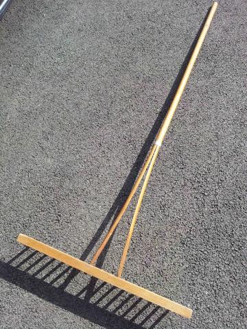 Fourche à foin en bois