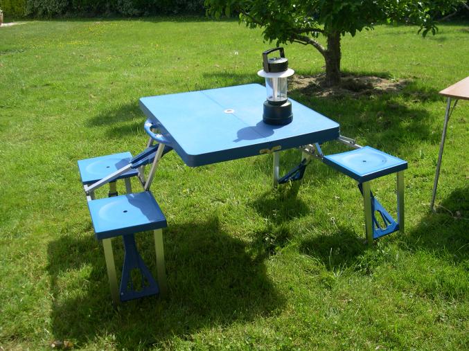 ValiseTABLE+4TABOURETS+LAMPE