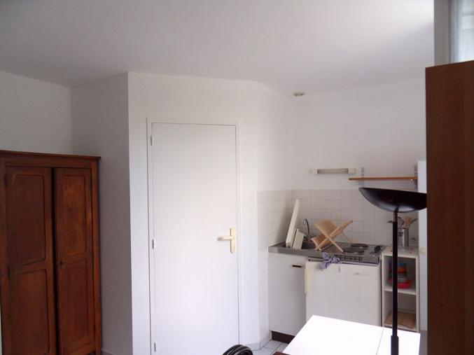 Bourges studio meublé 14m2 quartier dojo 265euros Dispo de suite