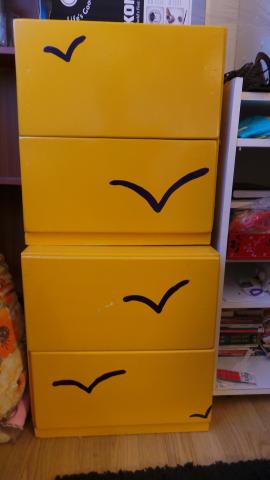 Armoire et 2 chevets jaunes