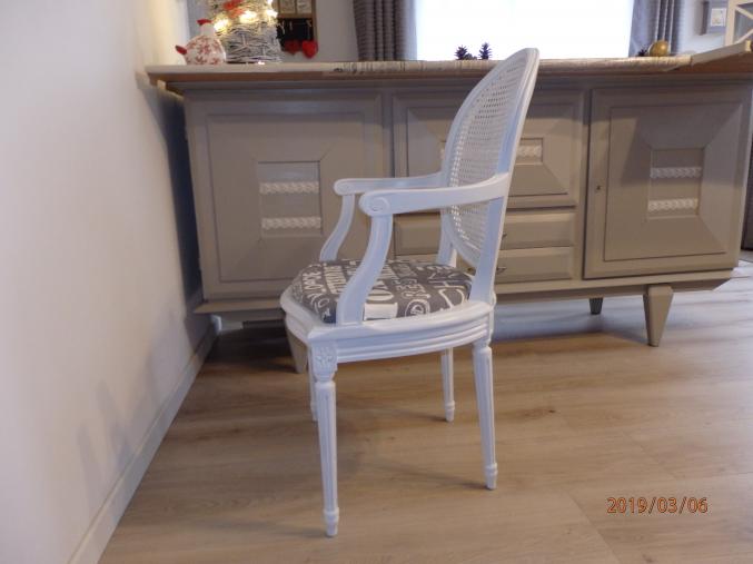 FAUTEUIL style Louis XVI mouluré et canné