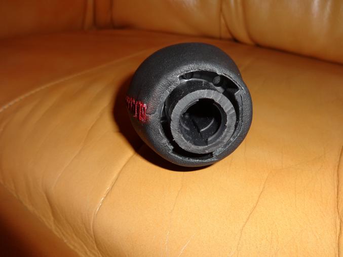 Pommeau couture rouge