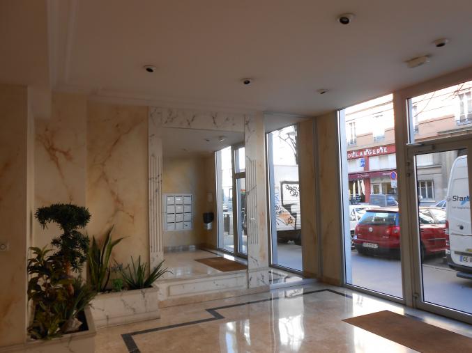 Studio mezzanine dans immeuble de standing