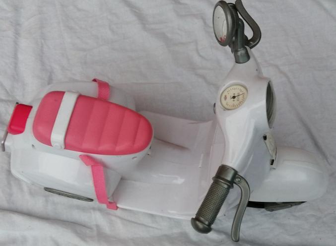 Scooter pour barbie/poupée (Baby born)