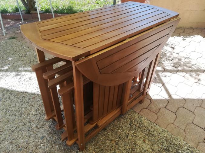 Table et chaises de terrasse