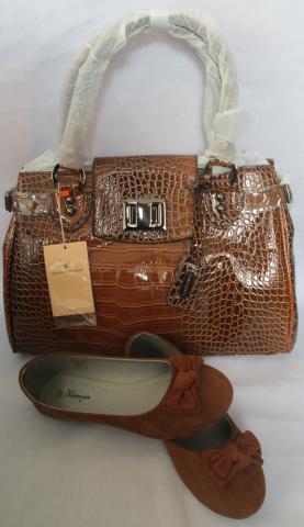 Sac à main + ballerines, neufs et de même couleur