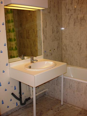 Plein centre Montigny le bx 2 pièces +parking individuel