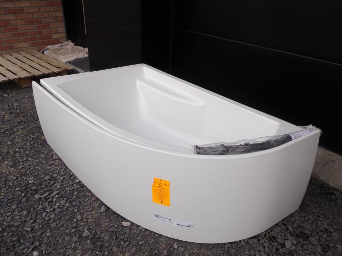 Baignoire d'angle neuve