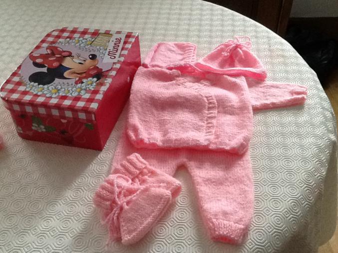 Layette tricotee main