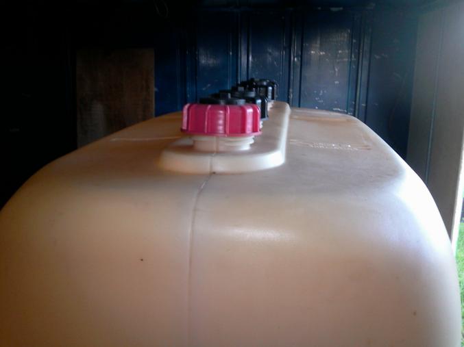 Cuve plastique fuel 700 litres