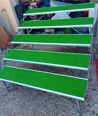 Présentoir escalier marché