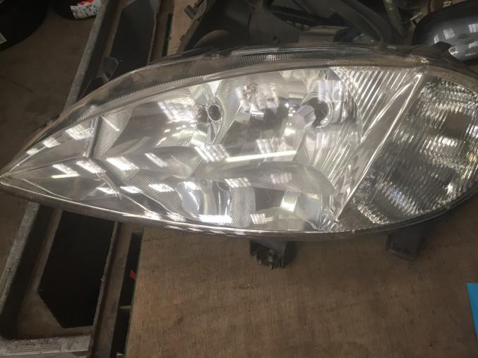 Phare av  g  megane 1