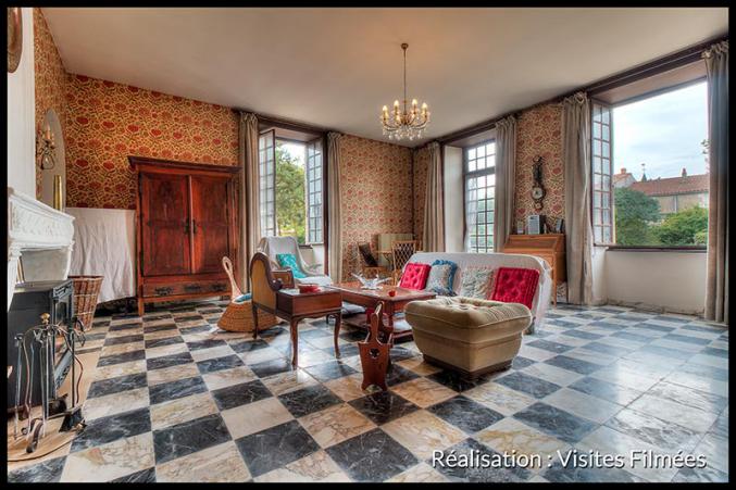 Ancien relais de poste du XVIIIe siècle, sur terrain divisible et constructible