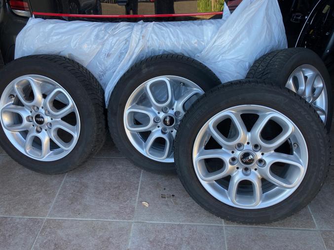Pneus neiges plus jantes mini one