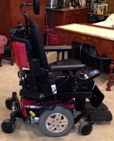  Fauteuil roulant électrique invacare année 2013 état neuf 