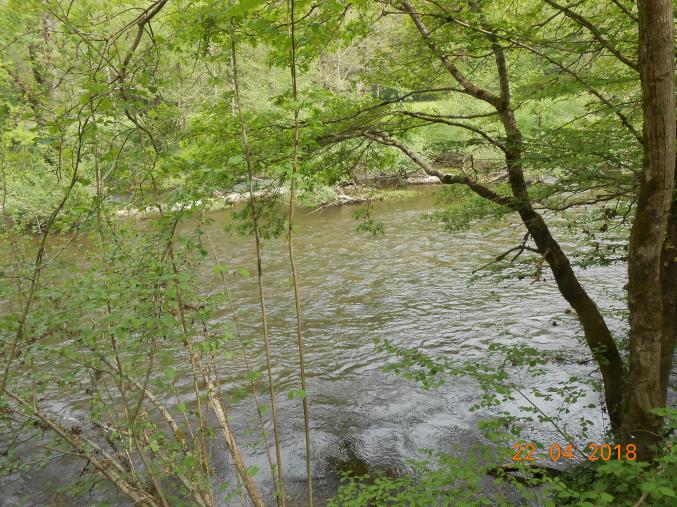 Térrain de loisirs bord de riviere