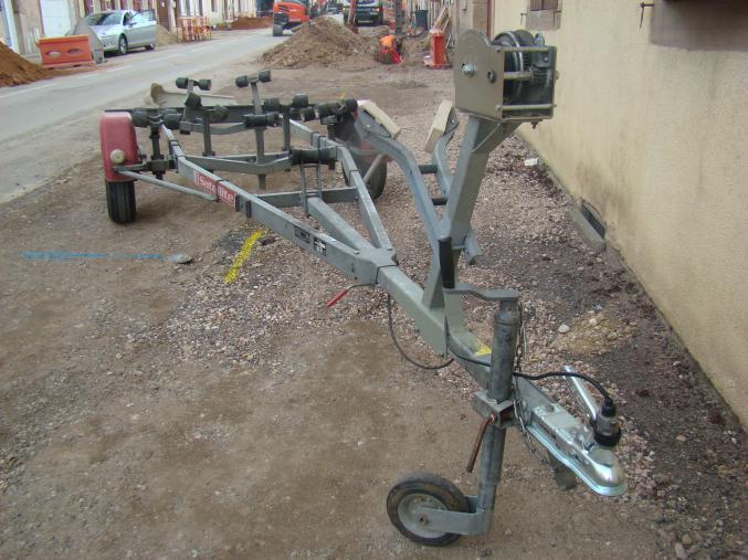 Remorque bateau de marque Satellite