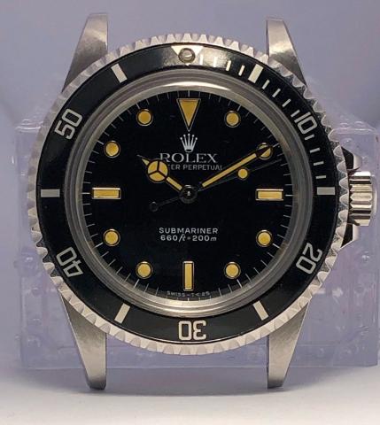 Rolex Submariner 5513 de 1987. Boîte et papiers. Patine tueuse. Certificat de garantie perforé.