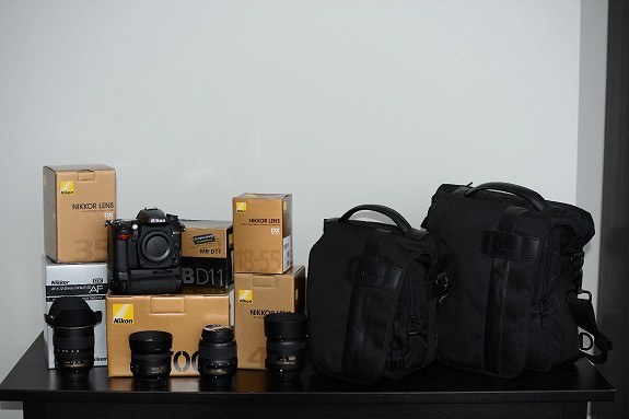Nikon D700 - 18-55mm avec poignée de batterie + deux sacs