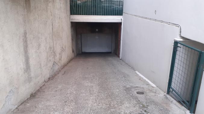 Place de parking fermée à côté Lycée Audiberti