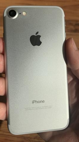 Iphone 7 argent 128go sous garantie