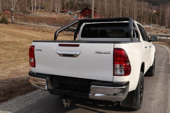  toyota HiLux SR5. 4 portes