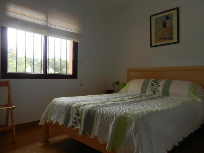 Les pieds dans l'eau dans un écrin de verdure