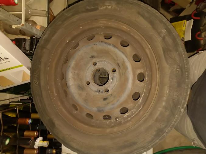 2 roues (4 trous) pneus neige Kleber 175 65 R14
