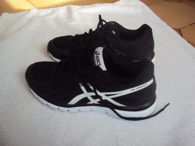 Baskets ASICS noir et blanc