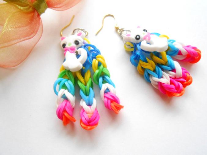 Les boucles d'oreilles "un chat minions"