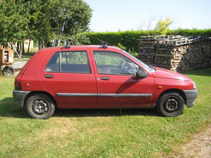 Clio 1 avec crochet attelage