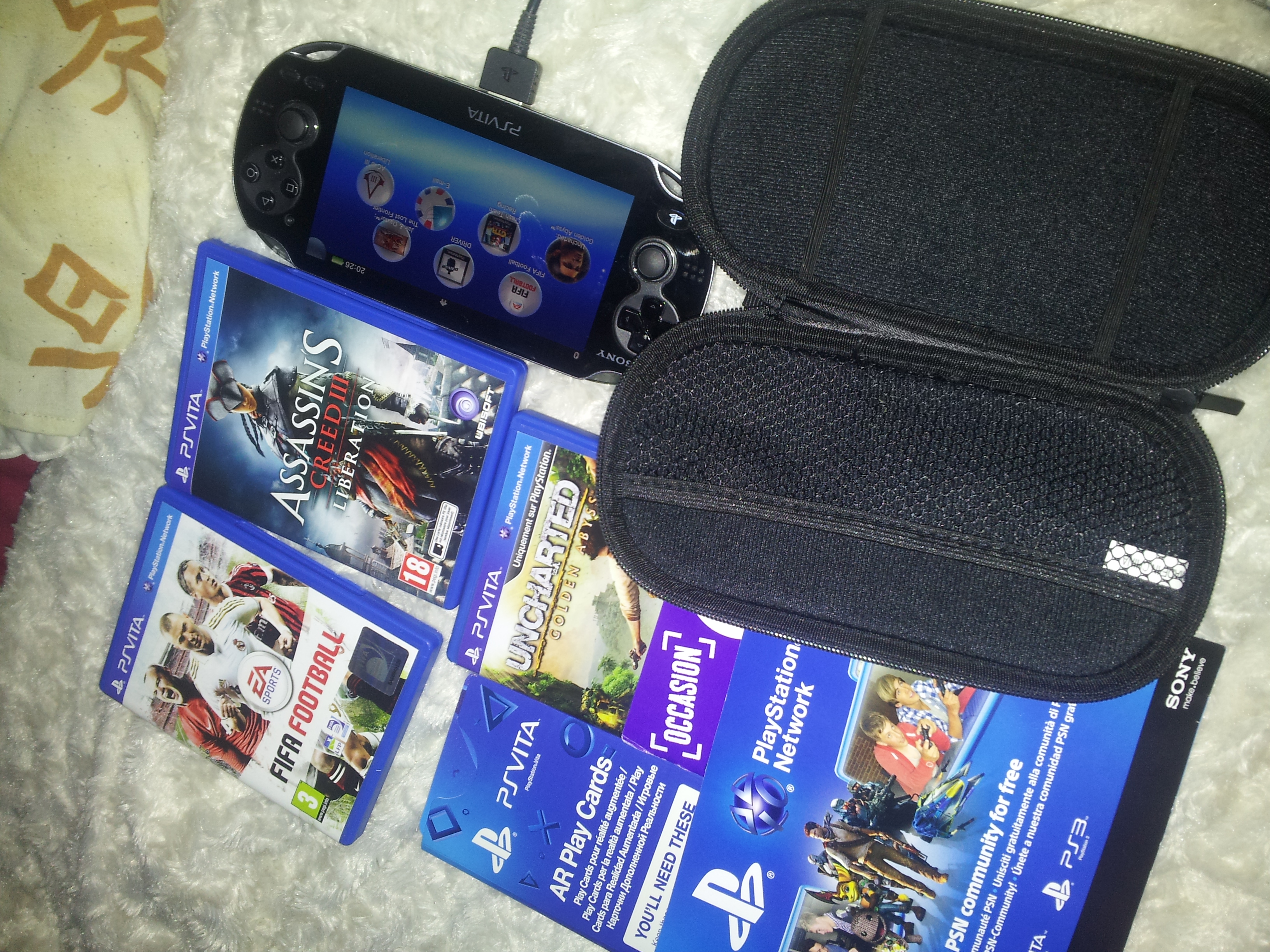 PS VITA WIFI + 14JEUX